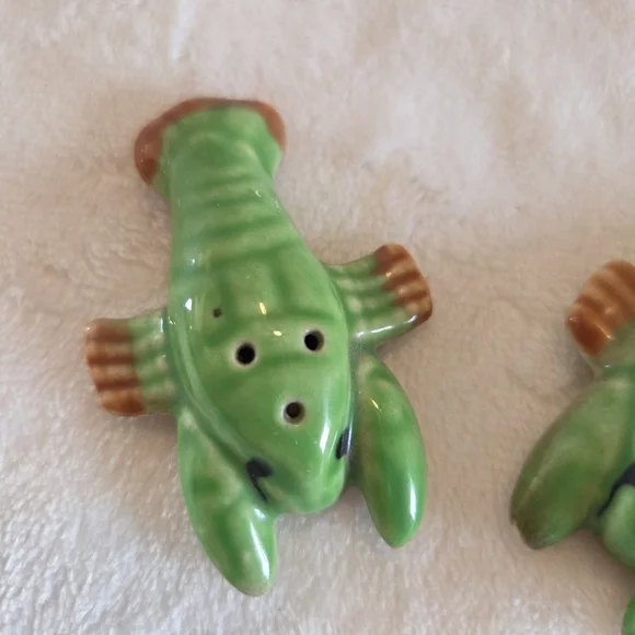 Vintage green ceramic lobster crawdad salt and pepper shakers ocean beach - Picture 2 of 7